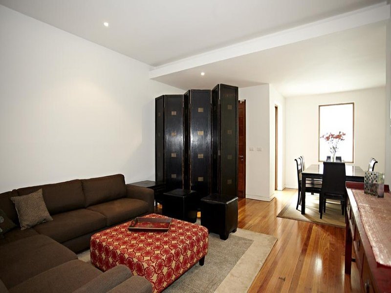 324 Canterbury Road, St Kilda West image 6