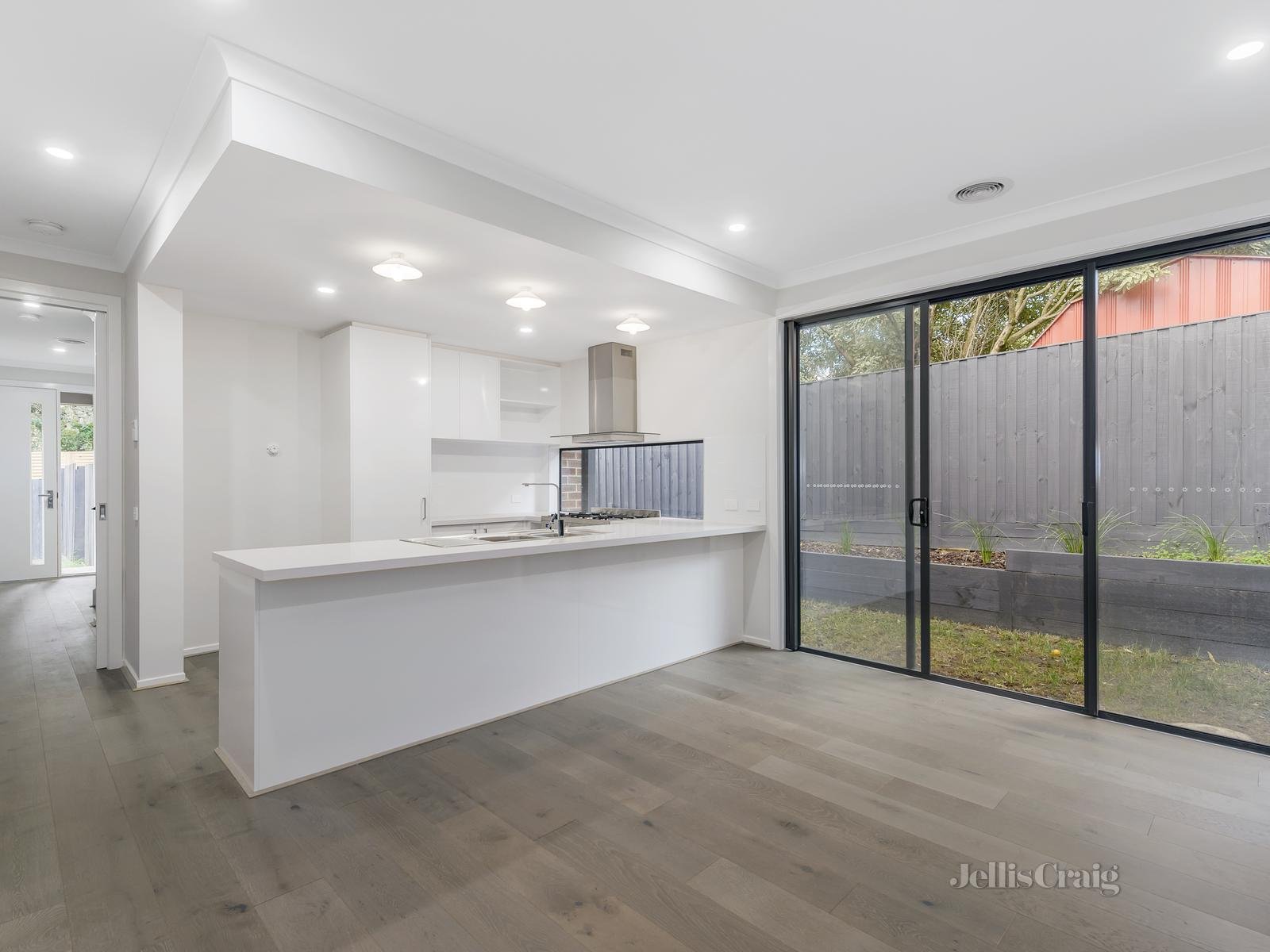 3/24 Roland Street, Mount Waverley image 2