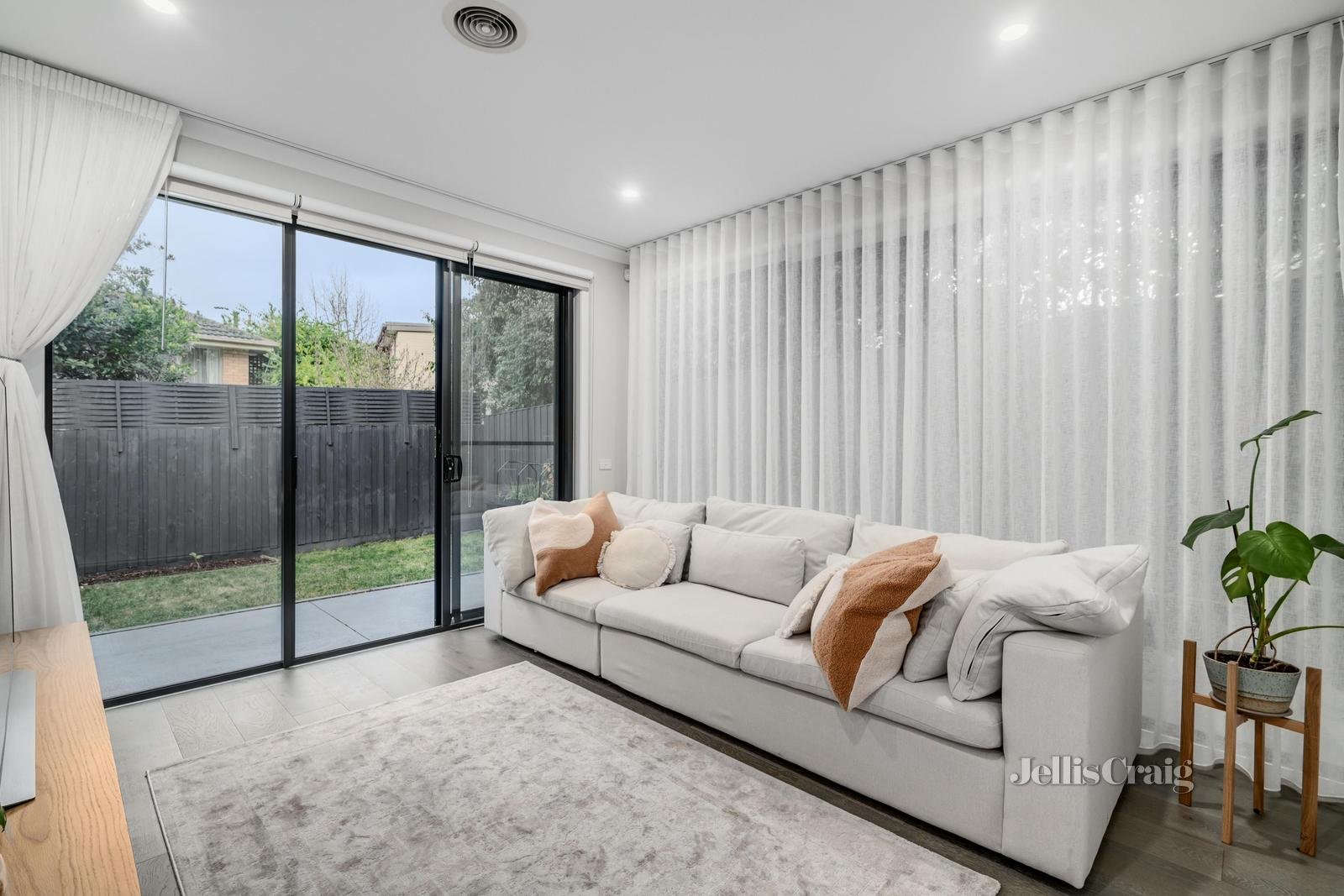 3/24 Roland Street, Mount Waverley image 2