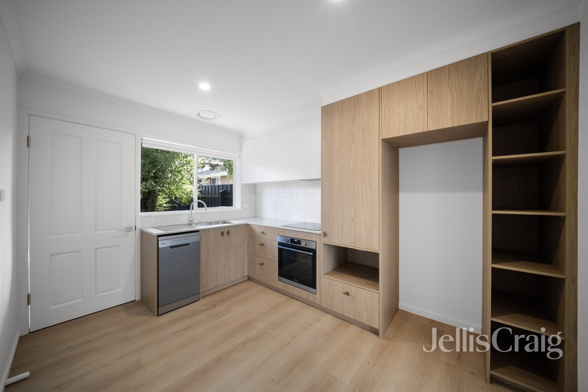 3/24 Warren Road, Cheltenham image 3