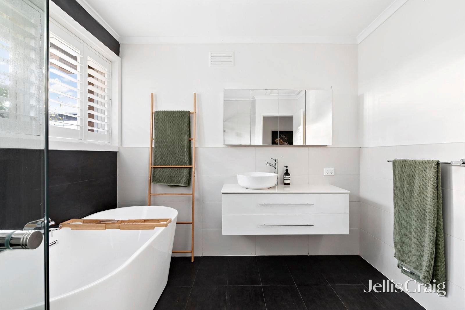 3/242 Woodland Street, Strathmore image 6
