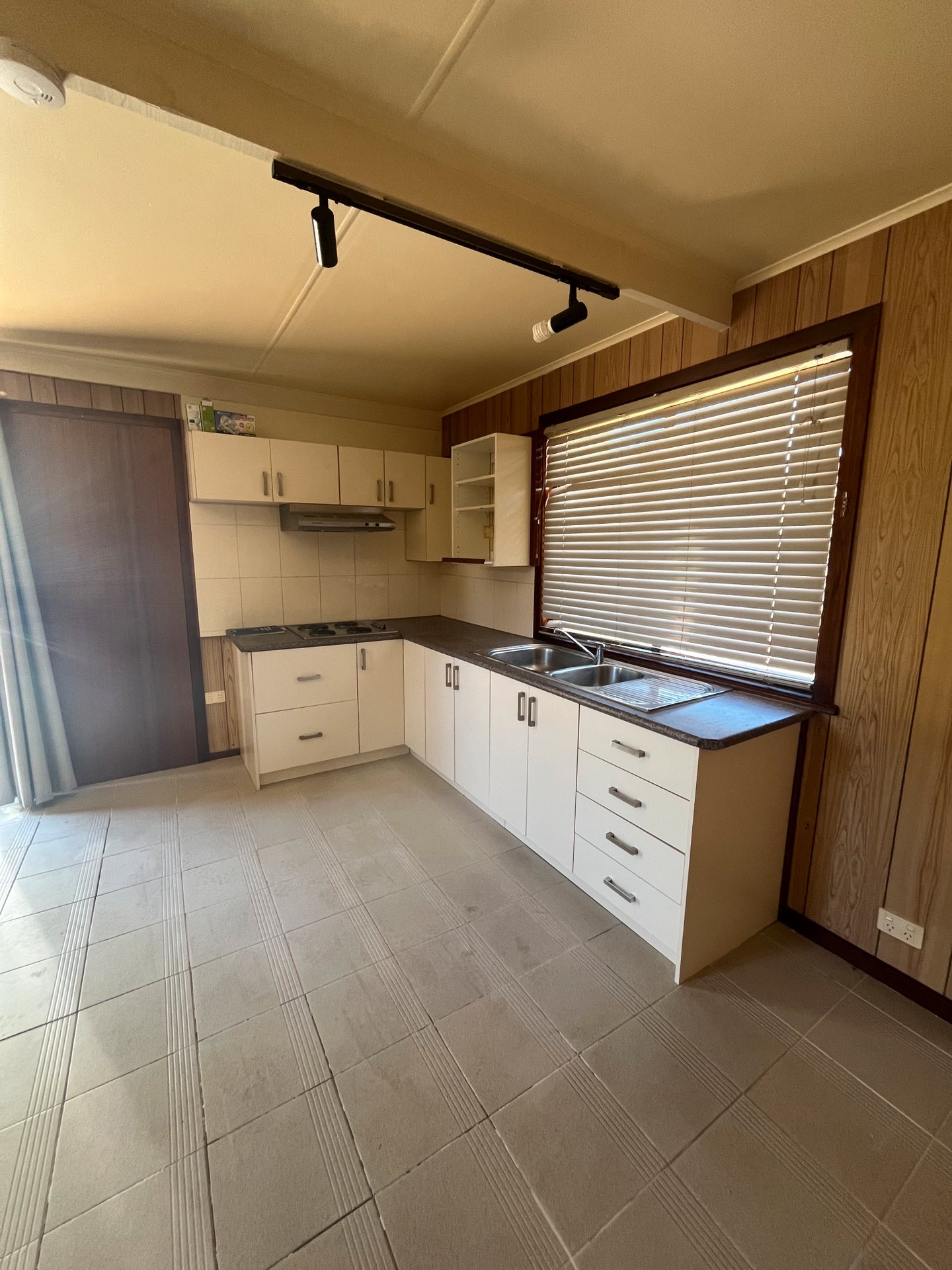 3/25 Haig Street, Croydon image 3