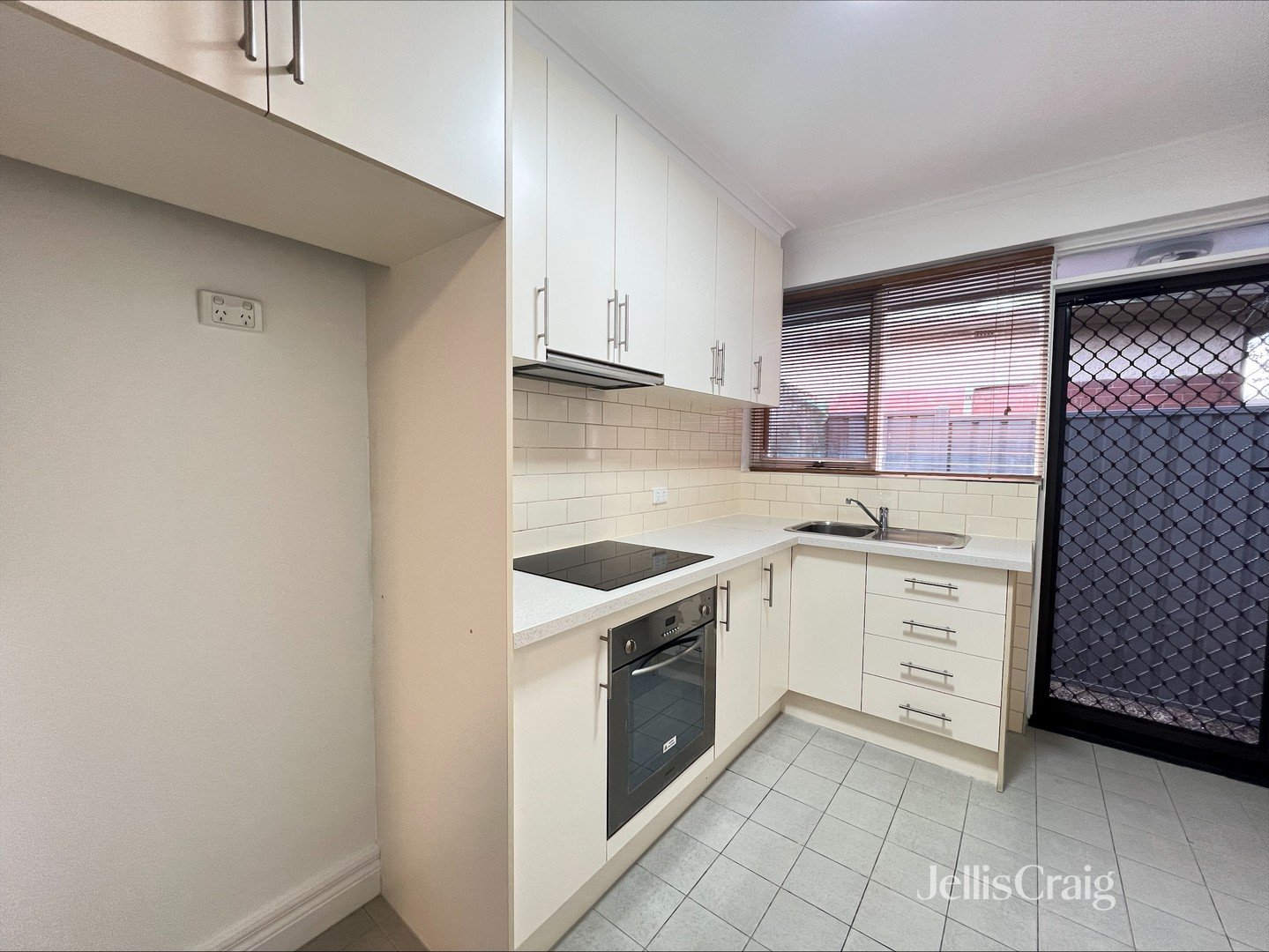 3/262 Albion Street, Brunswick West image 2
