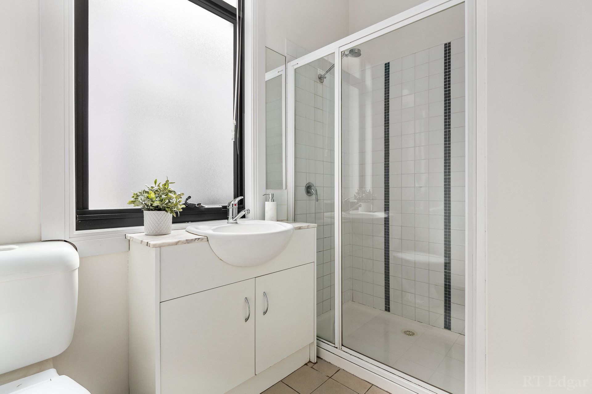 Property Gallery Thumbnail 9
