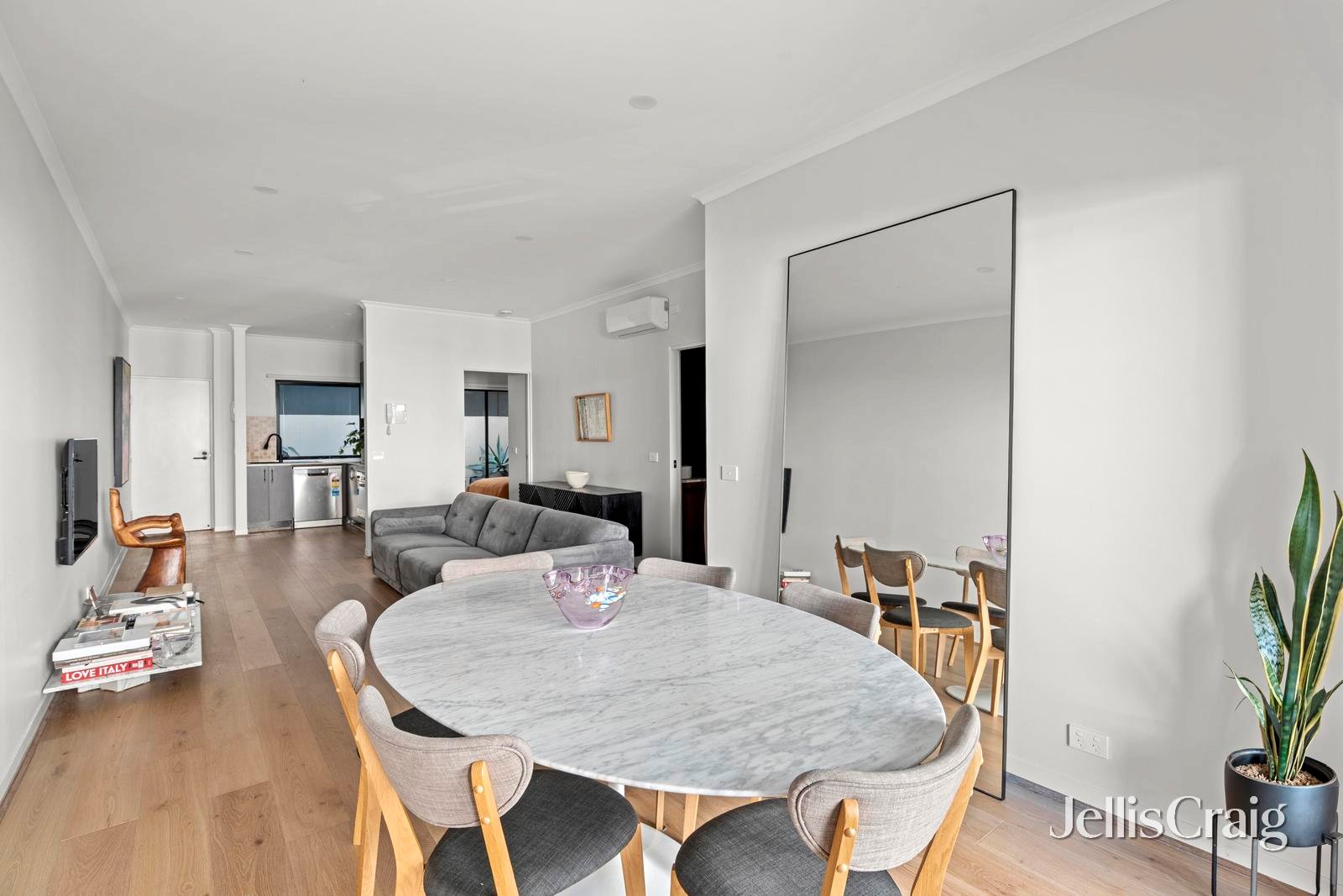 3/27 Hope Street, Brunswick image 2