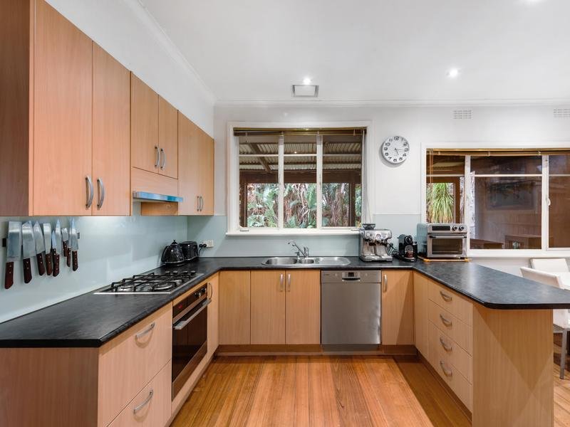 327 McKinnon Road, Bentleigh East image 5