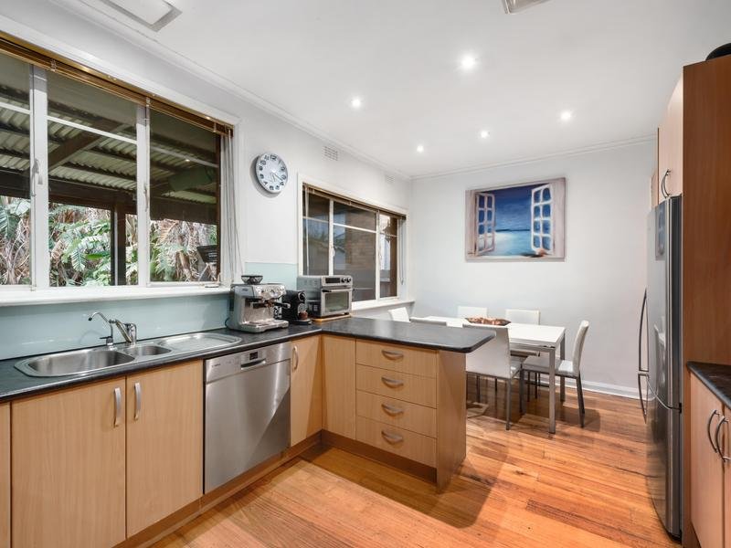 327 McKinnon Road, Bentleigh East image 6