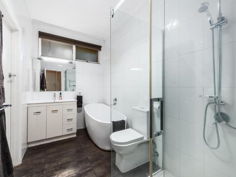 327 McKinnon Road, Bentleigh East image 9