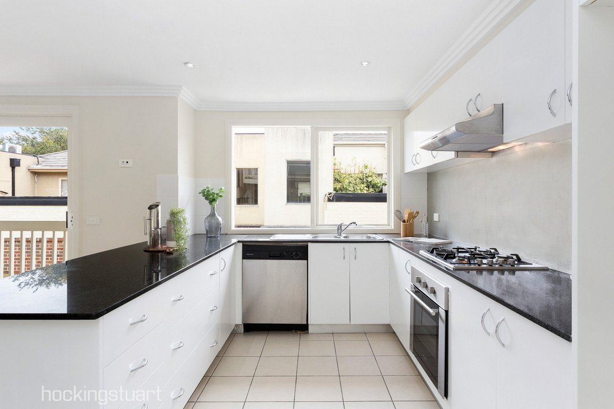 3/27 Oxford Street, Box Hill image 4