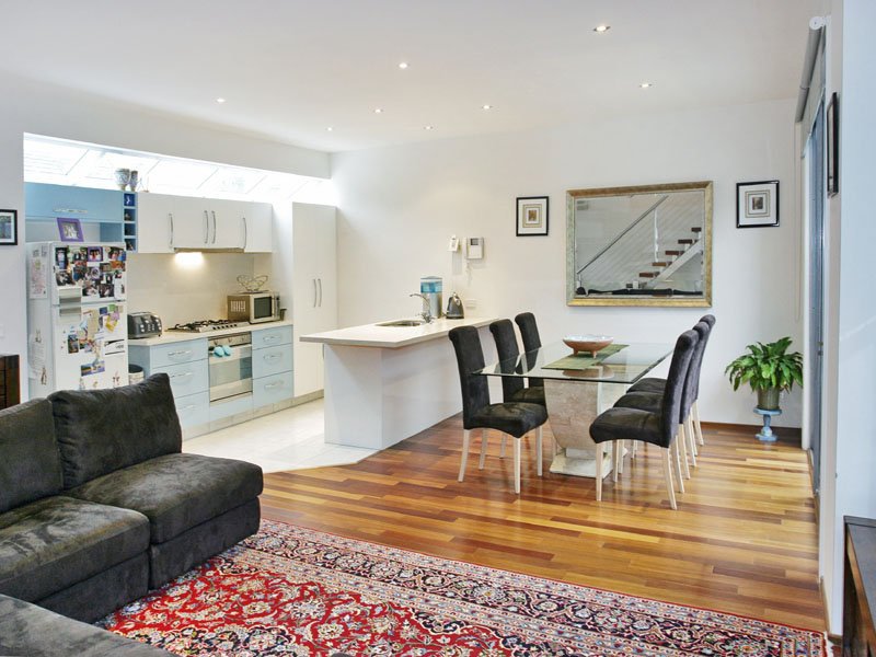 3/27 Selwyn Avenue, Elwood image 2
