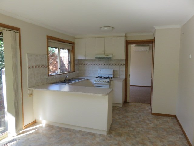 3/27 Winyard Drive, Mooroolbark image 2