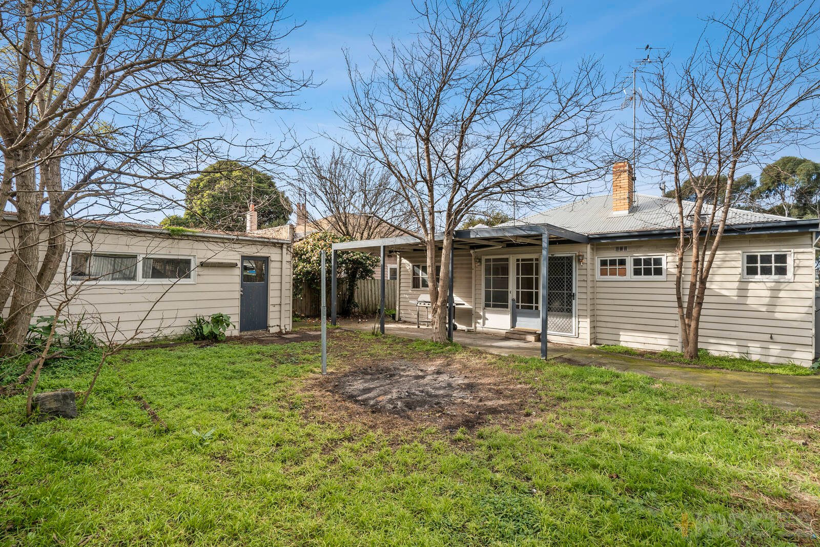 328-330 Latrobe Tce  Newtown