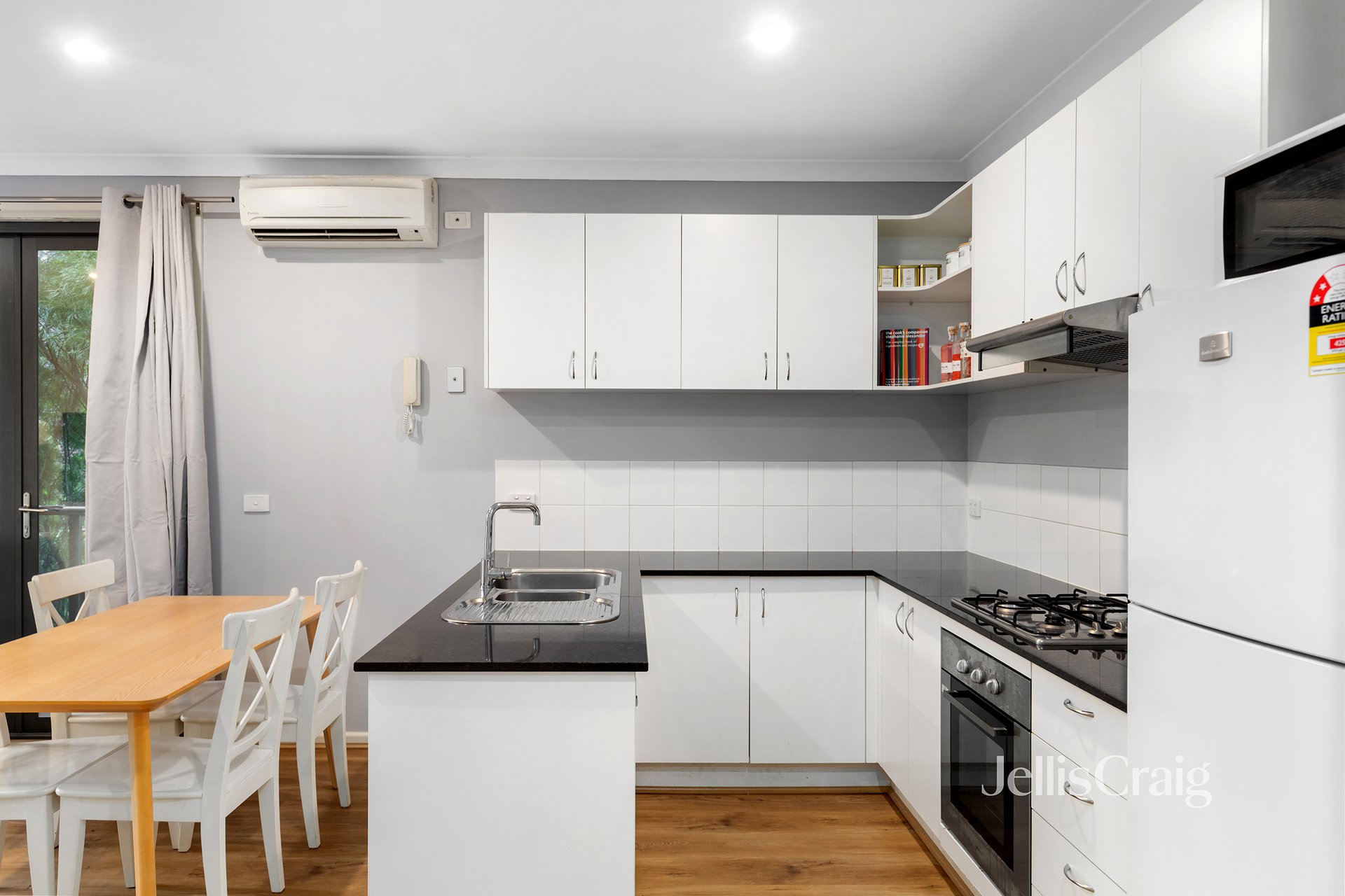 3/28 Diamond Boulevard, Greensborough image 4