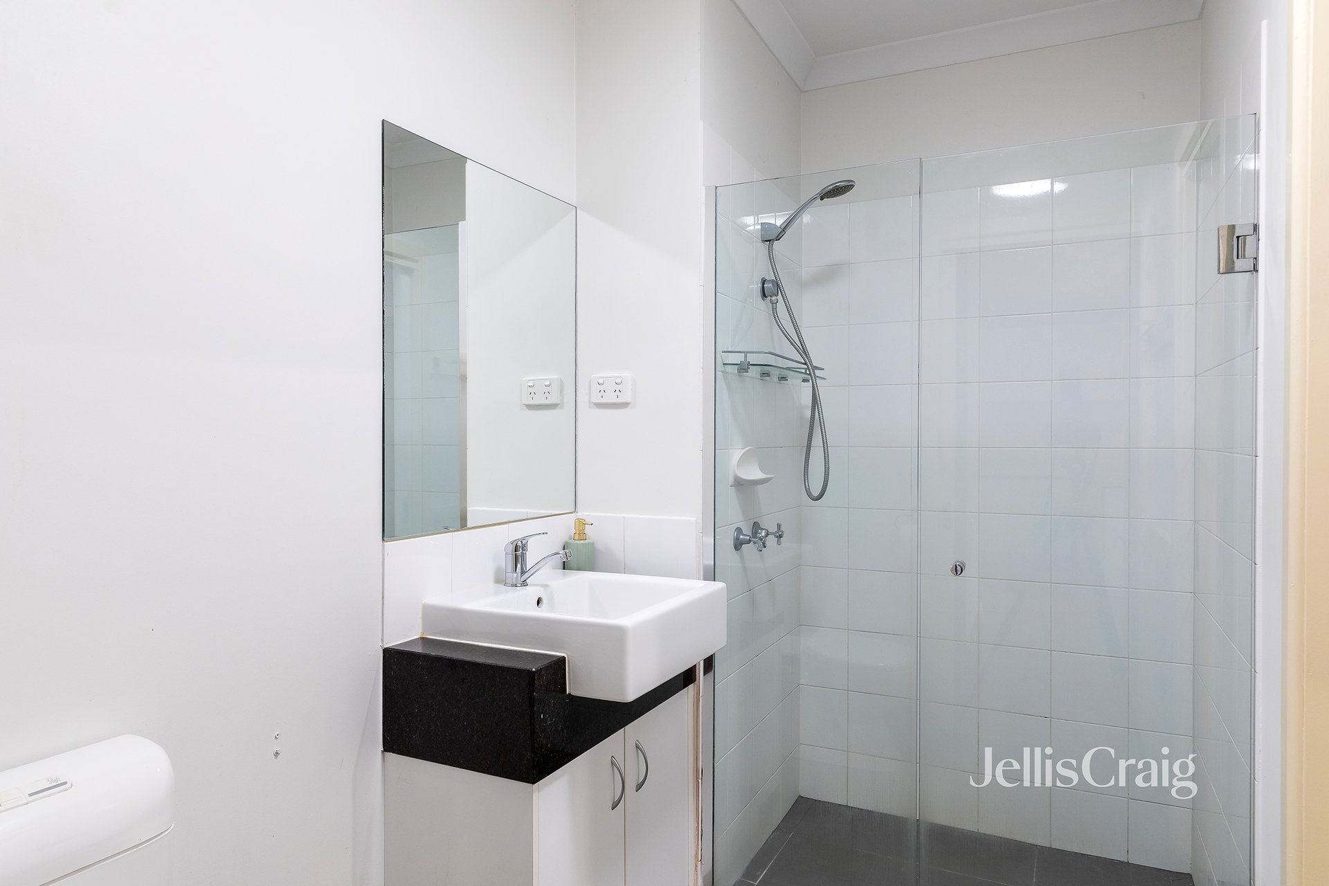 3/28 Diamond Boulevard, Greensborough image 7