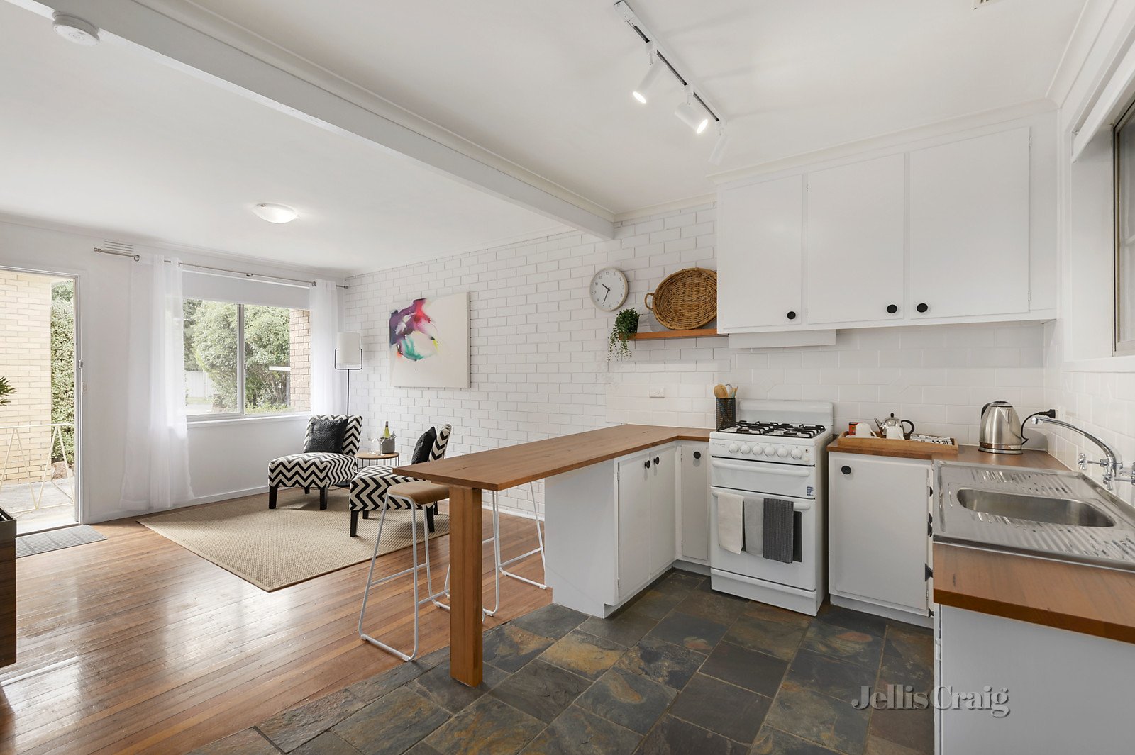 3/28 Lasiandra Avenue, Forest Hill image 2