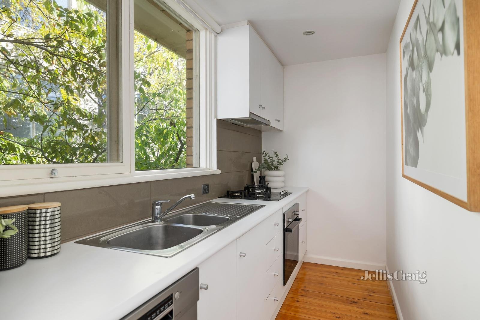 3/28 Mathoura Road, Toorak image 4