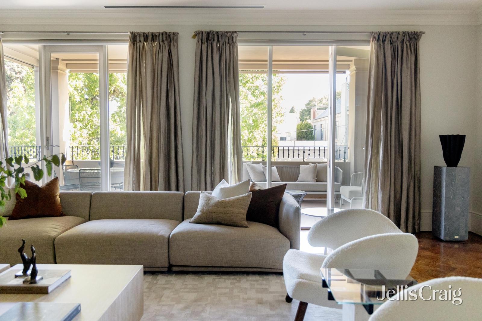 3/28 Springfield Avenue, Toorak image 5