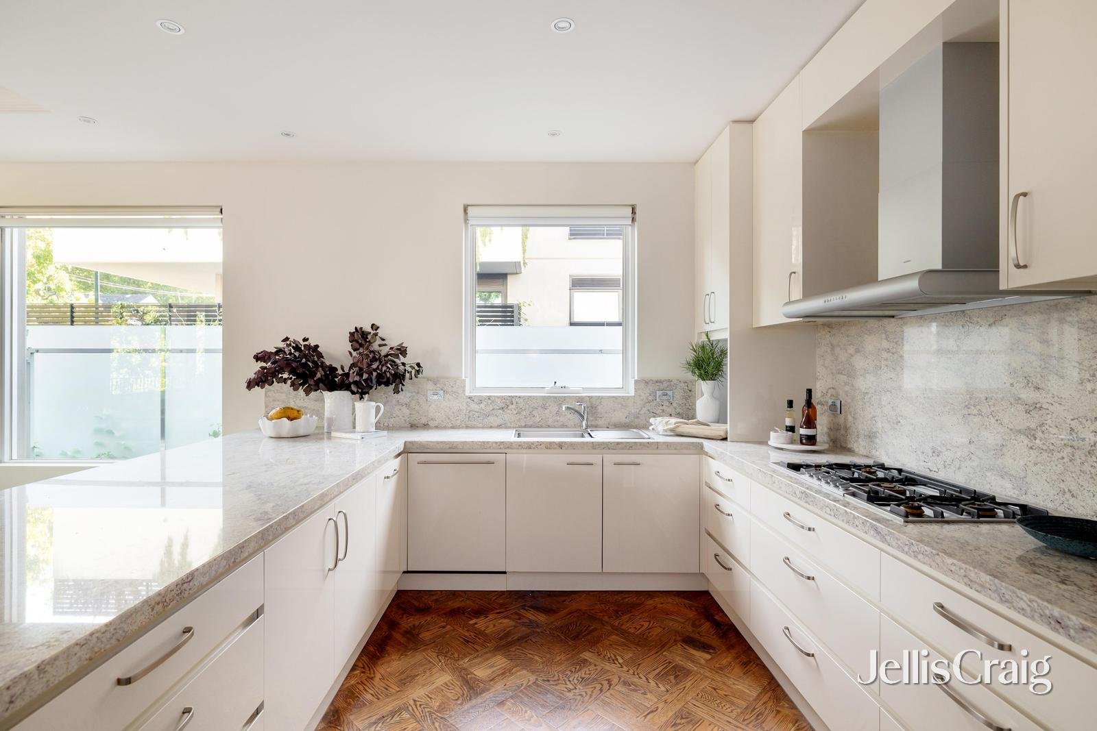 3/28 Springfield Avenue, Toorak image 7