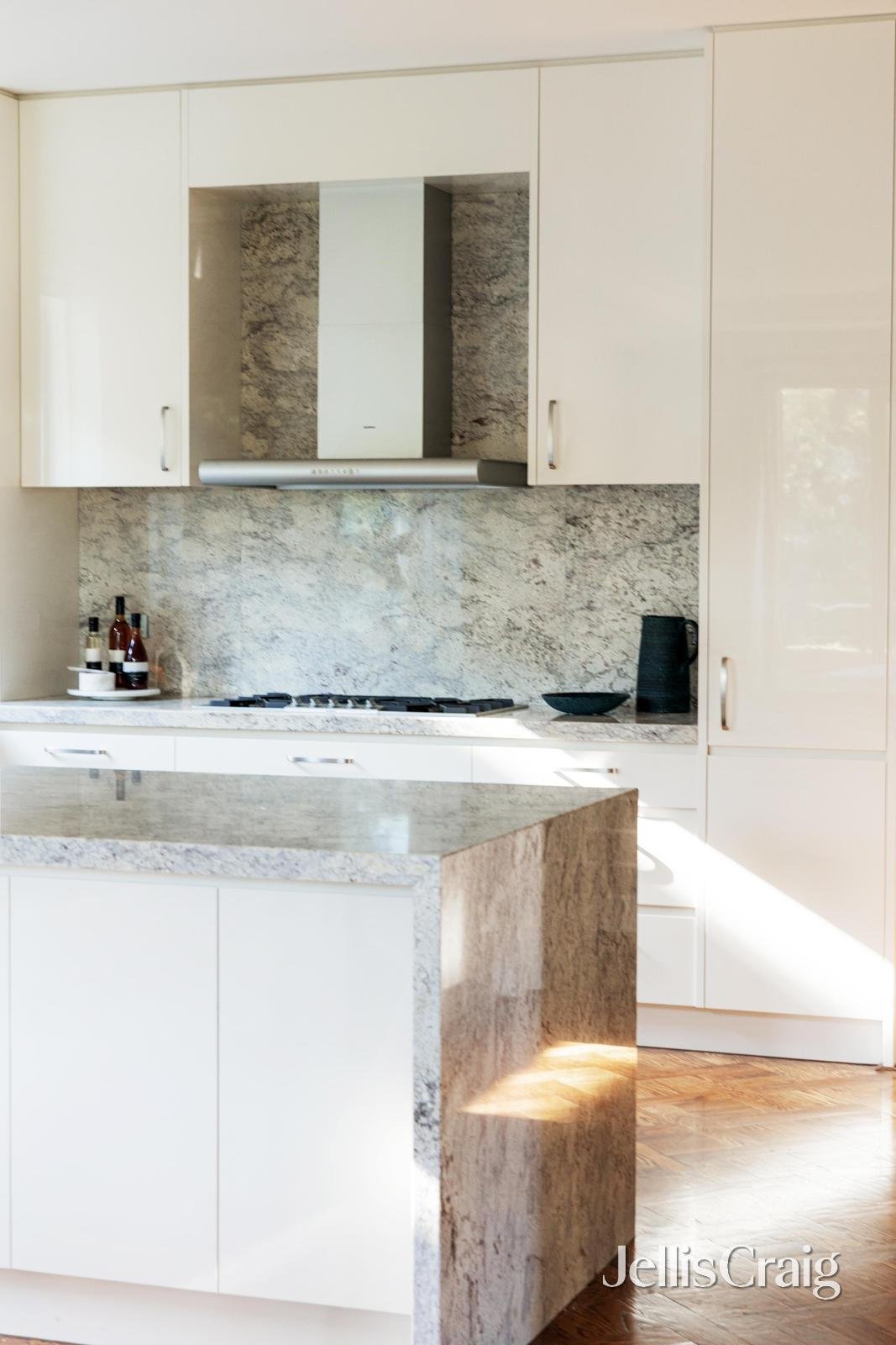 3/28 Springfield Avenue, Toorak image 8