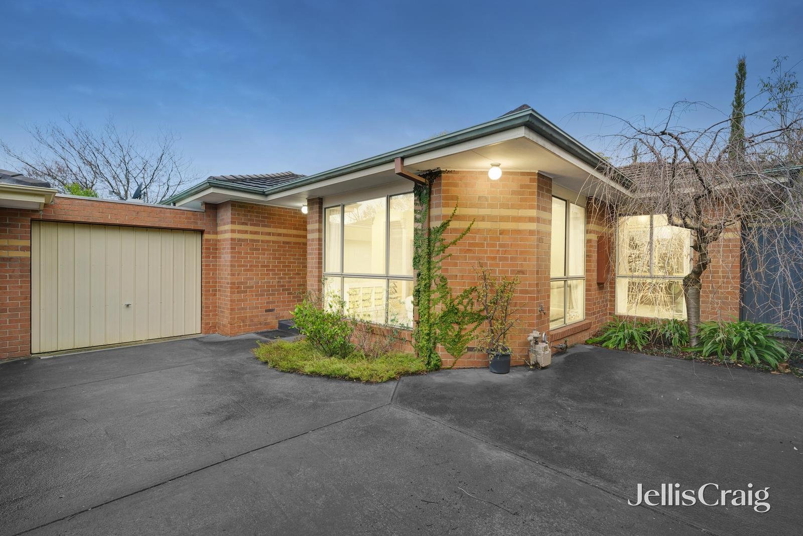 3/29 Glen Court, Glen Waverley image 1