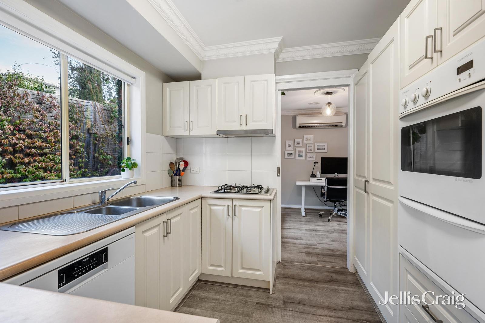3/29 Glen Court, Glen Waverley image 6