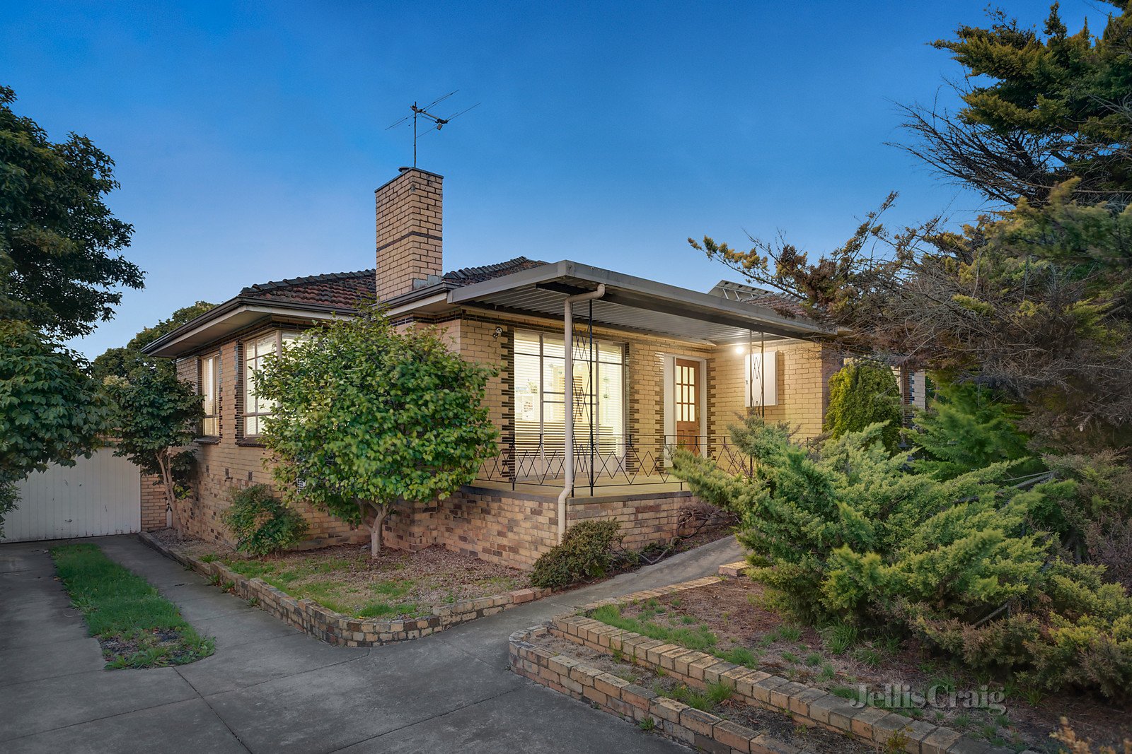 329 Highbury Road, Burwood image 1