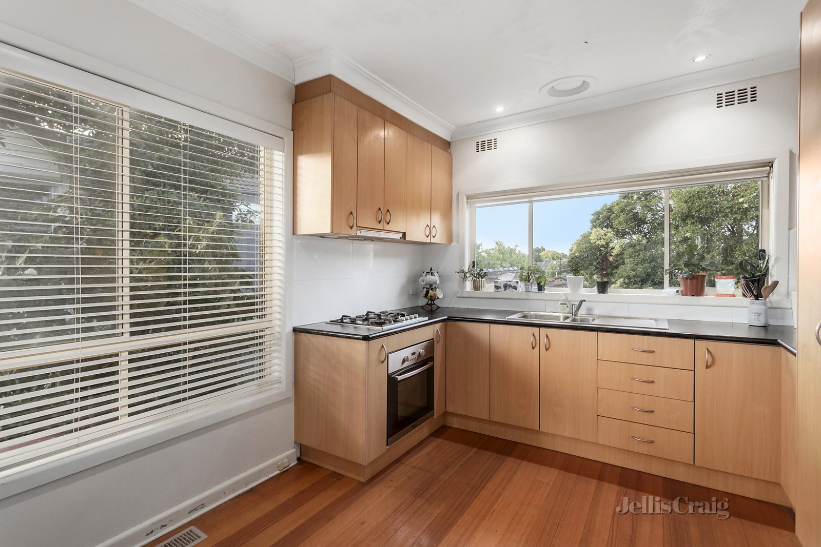 329 Highbury Road, Burwood image 3