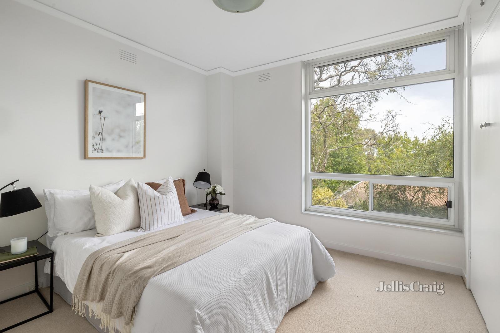 3.2/9 Struan Street, Toorak image 4