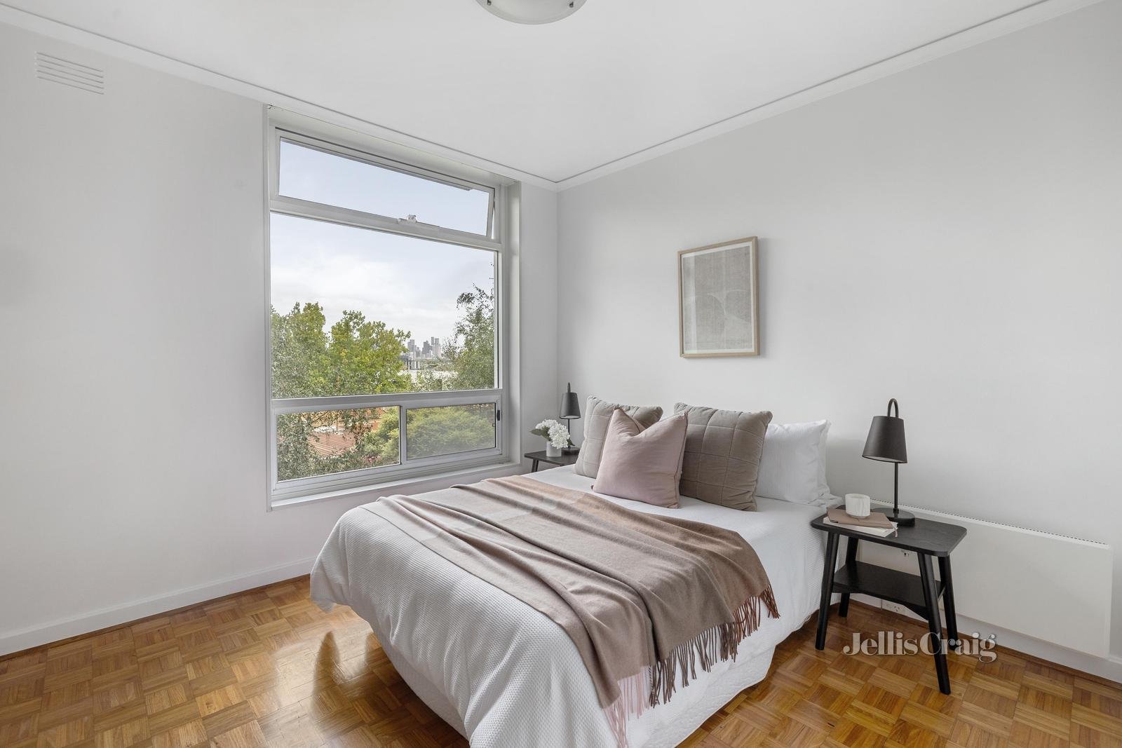 3.2/9 Struan Street, Toorak image 5