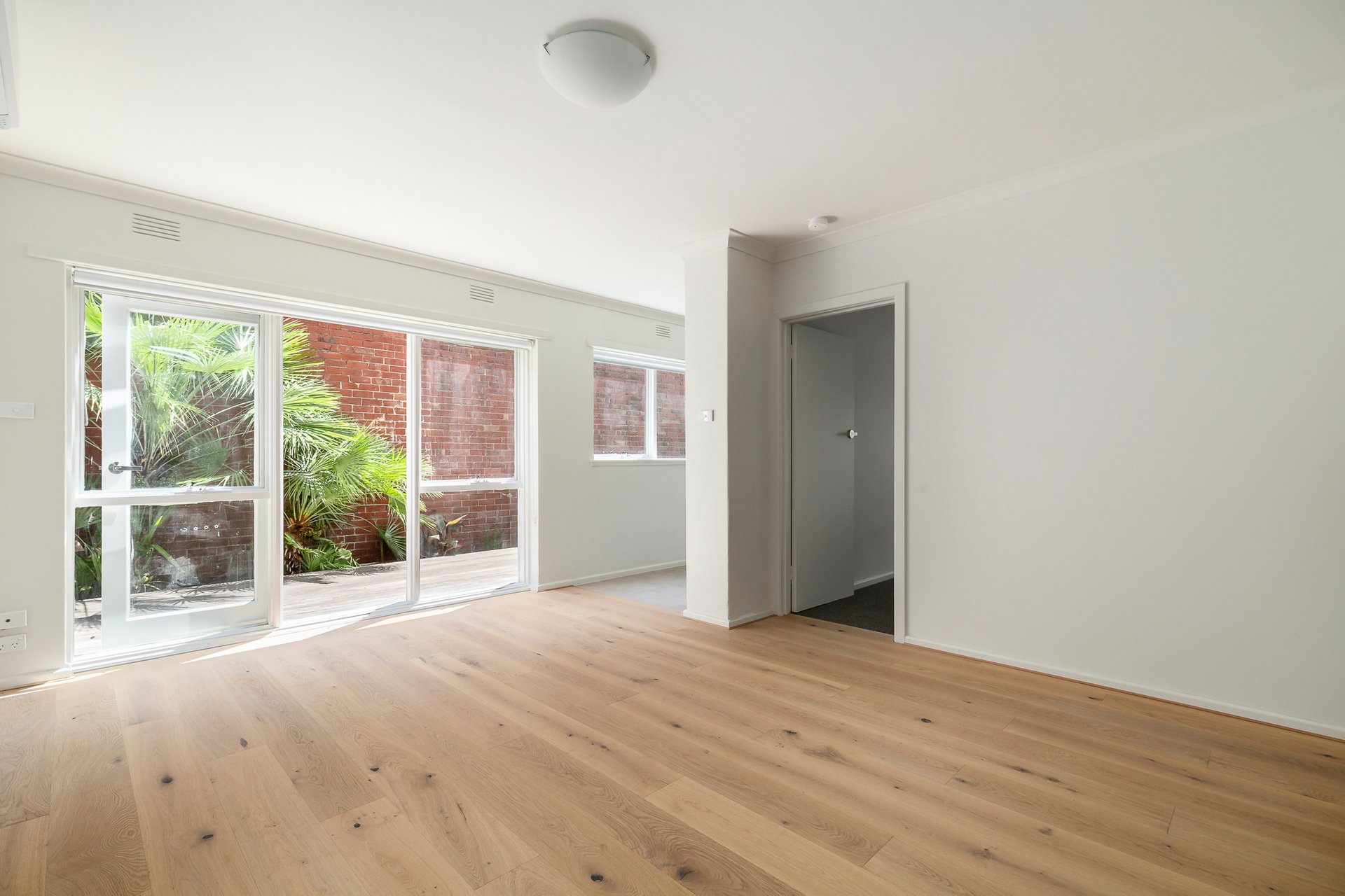 3/294 Ferrars Street, South Melbourne image 2