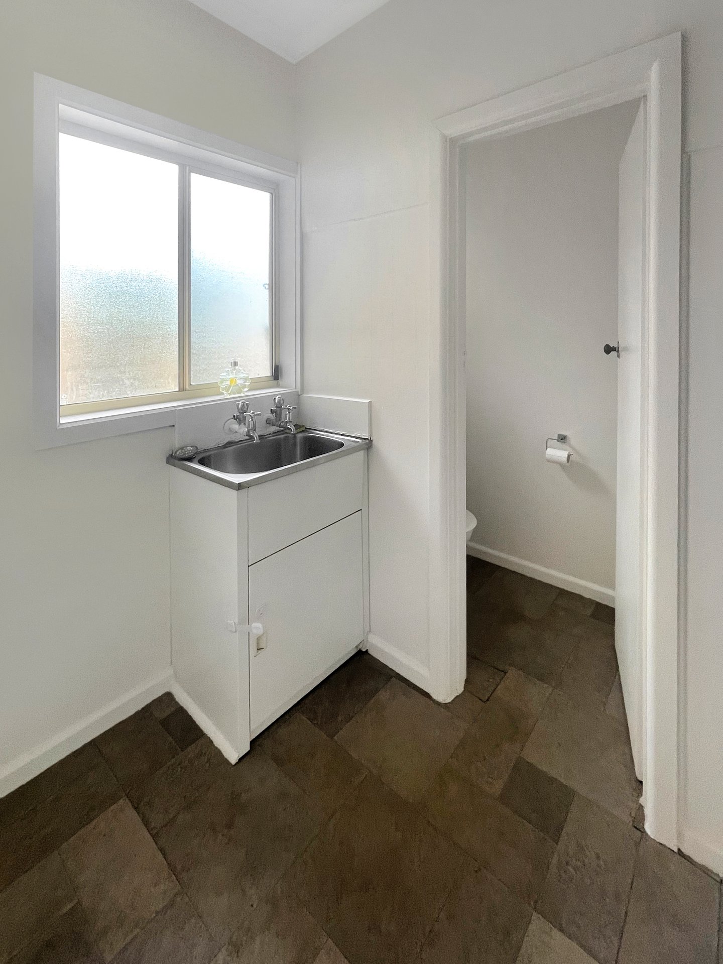 3/296 Pakington Street, Newtown image 5