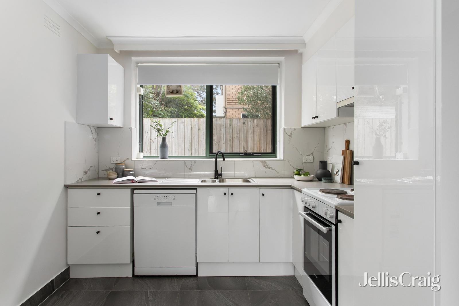 3/297 Orrong Road, St Kilda East image 4