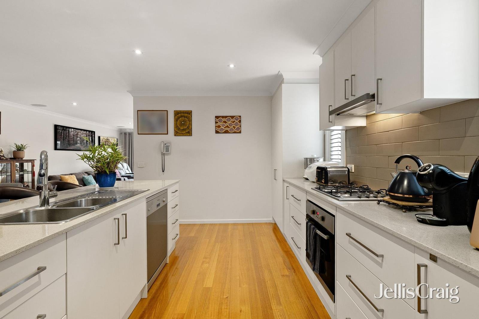 3/2A Frederick Street, Croydon image 3