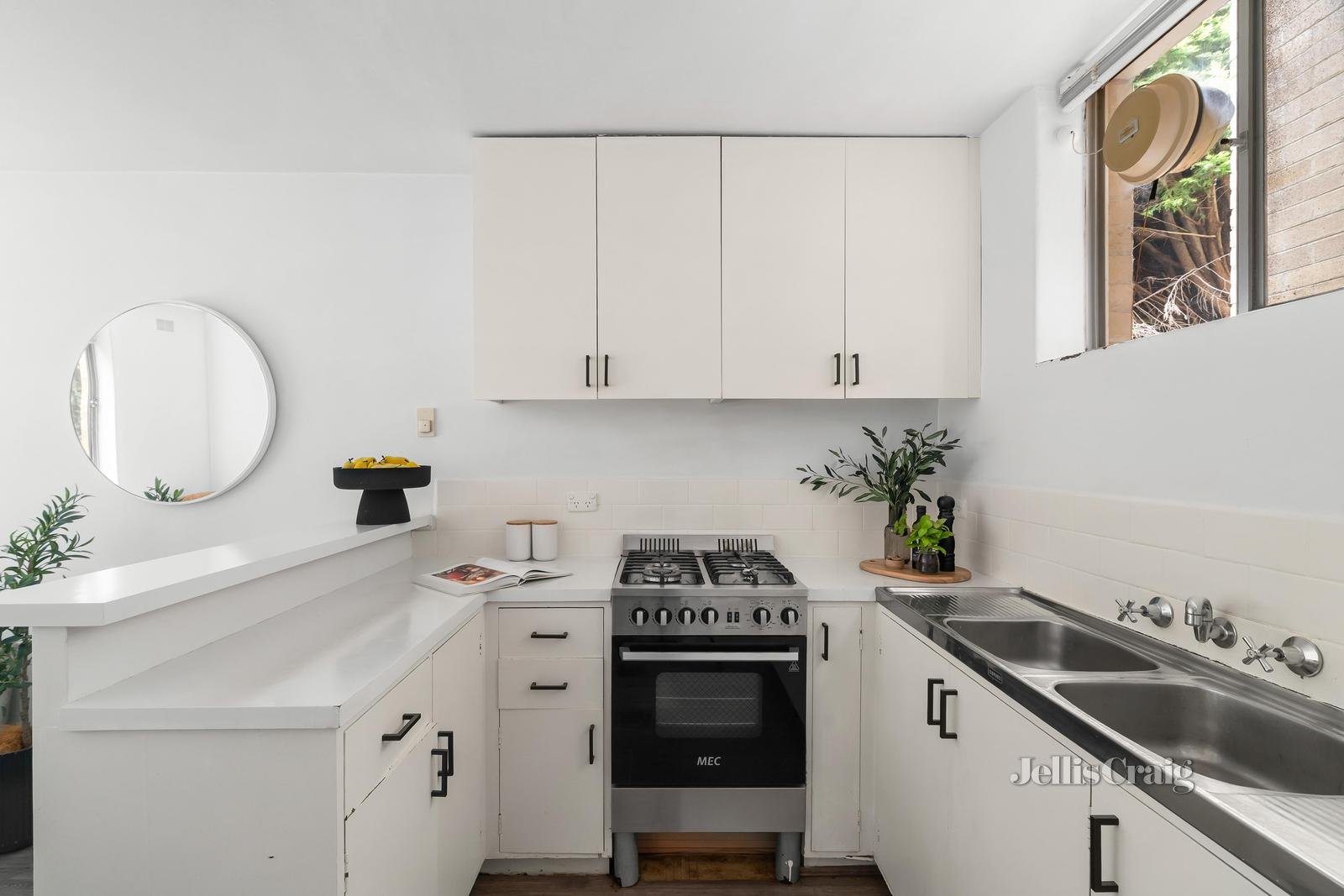 3/2a Myoora Road, Toorak image 4