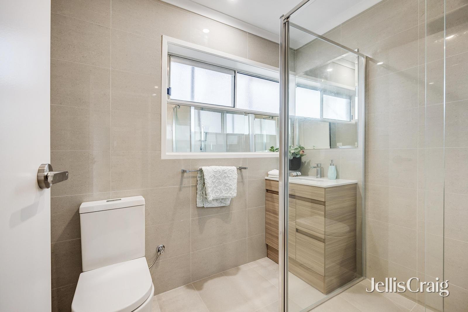 3/2A Wattle Valley Road, Canterbury image 9