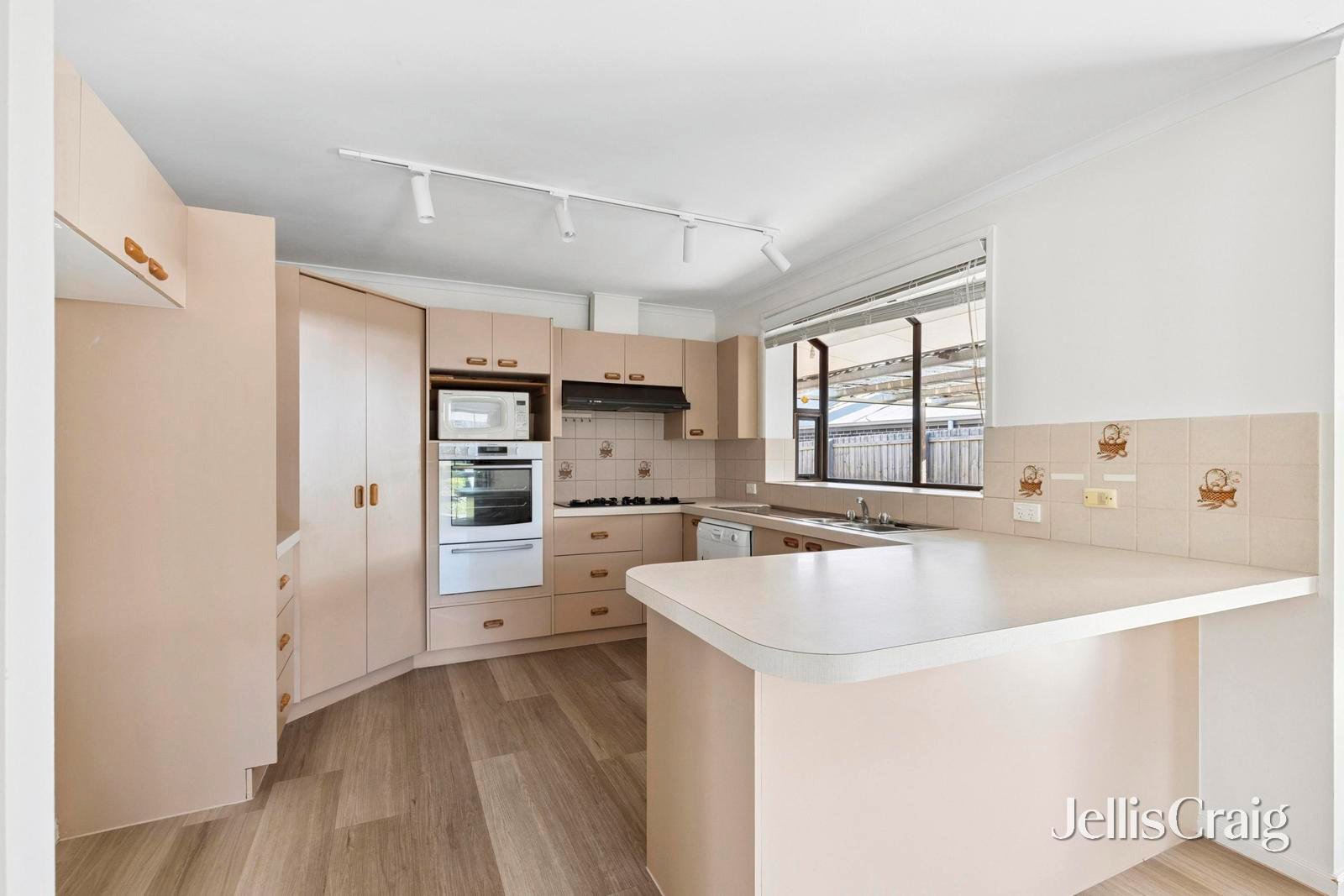 32B Highland Way, Leopold image 5