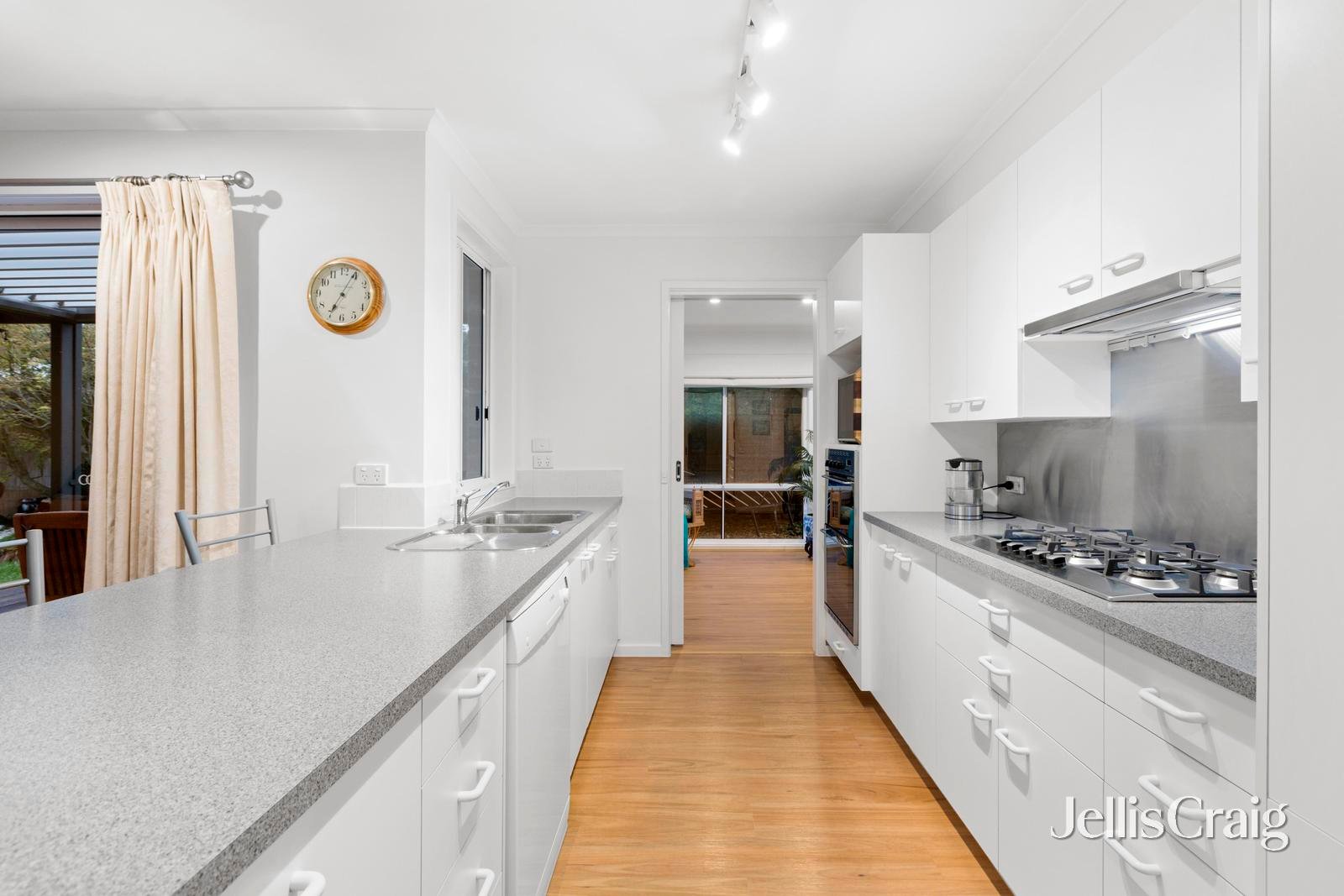 32B Oak Street, Bentleigh image 8