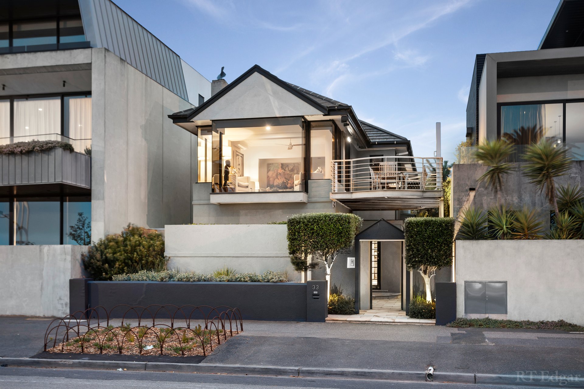 33 Beaconsfield Parade, Albert Park image 2