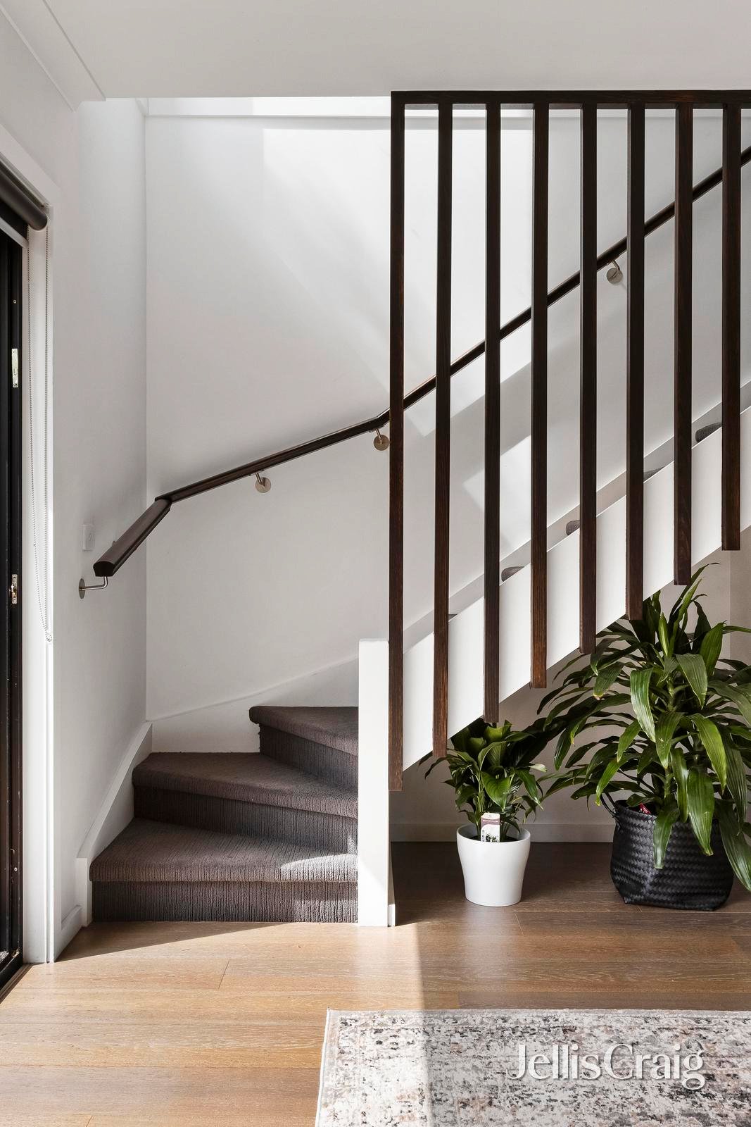 3/3 Blackwood Parade, Heidelberg West image 5