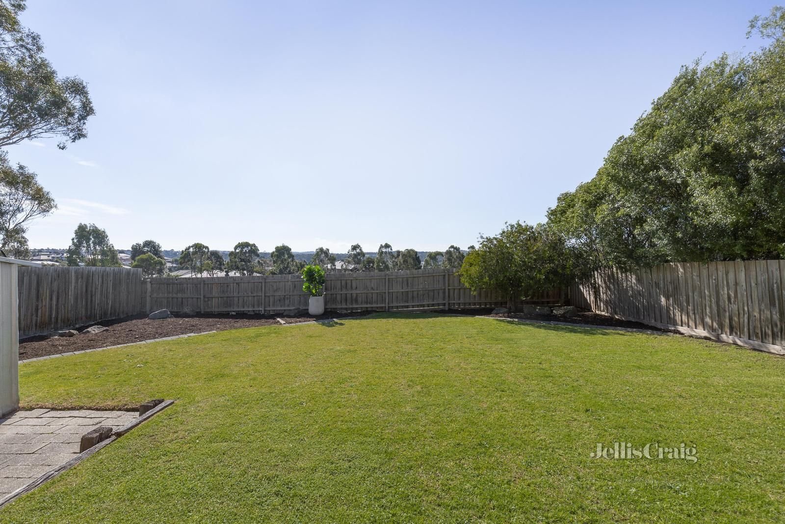 33 Collendina Crescent, Greensborough image 15