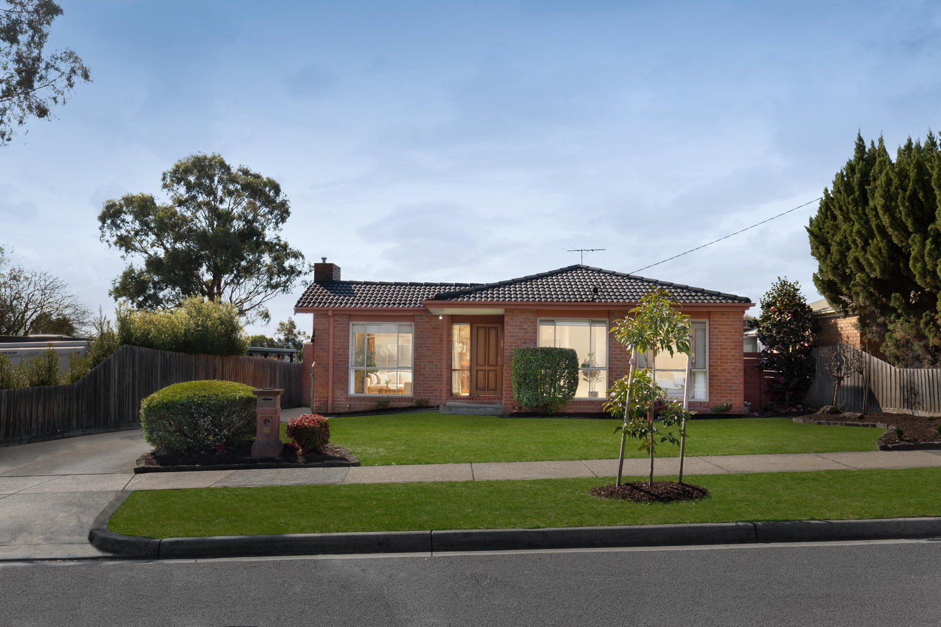 33 Collendina Crescent, Greensborough image 1