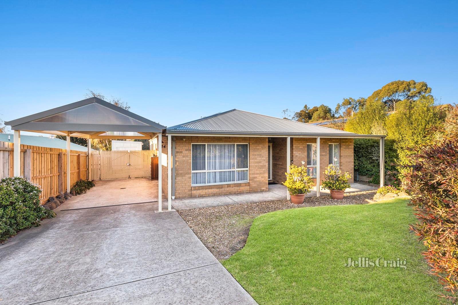 33 De Burgh Road, Drysdale image 1