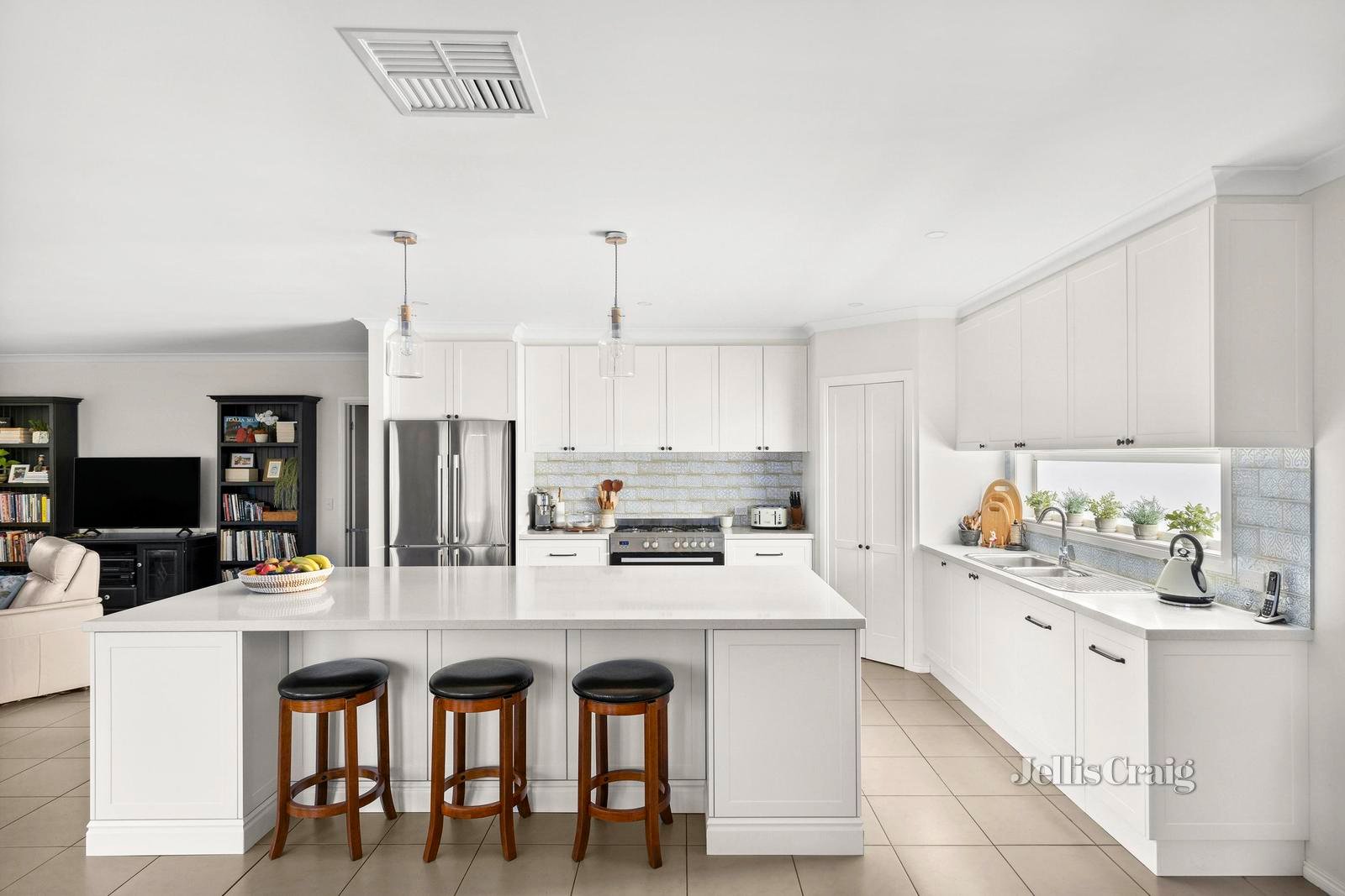 33 De Burgh Road, Drysdale image 3