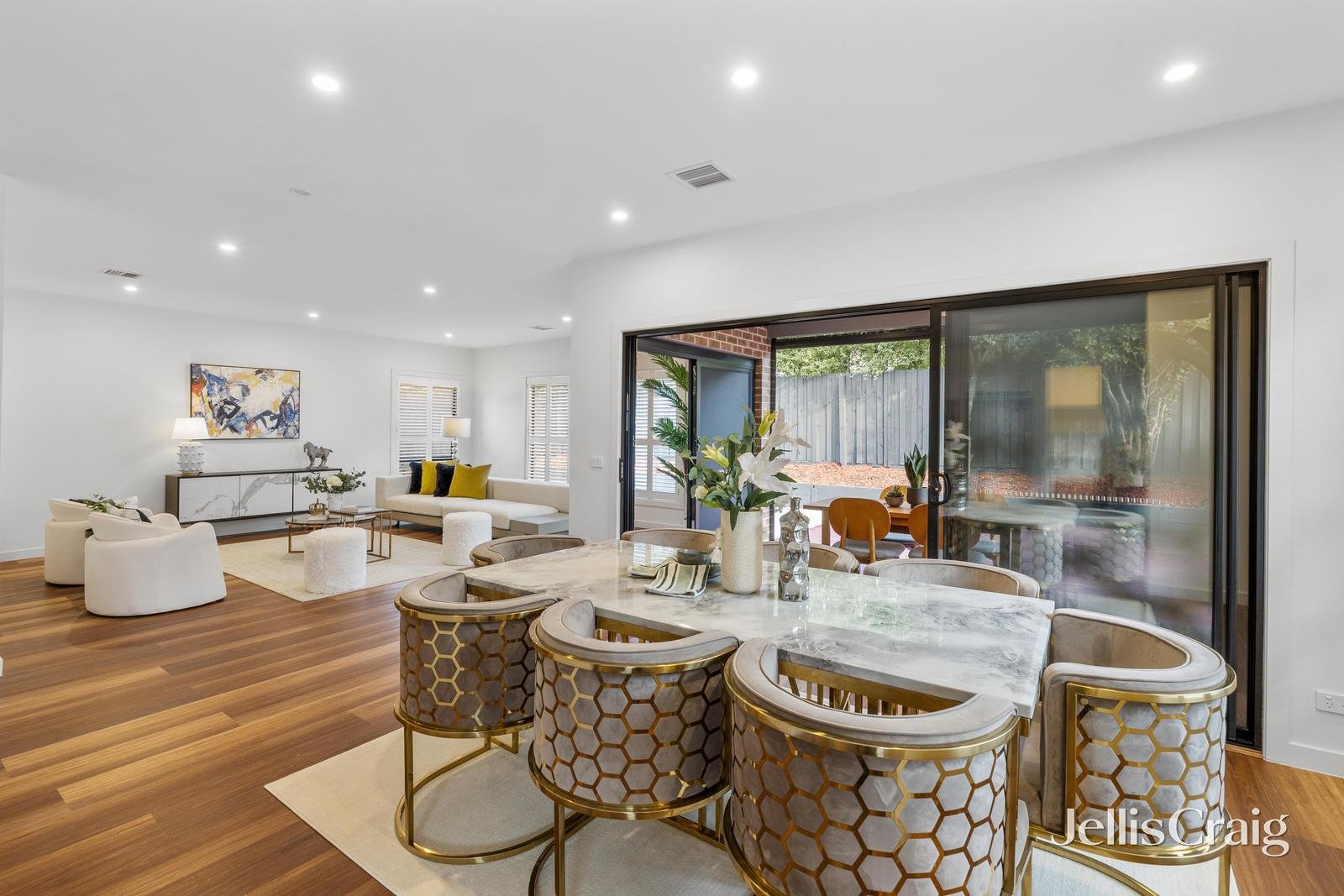 33 Diamond Avenue, Glen Waverley image 3