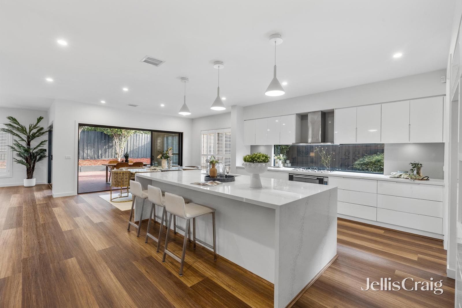 33 Diamond Avenue, Glen Waverley image 5