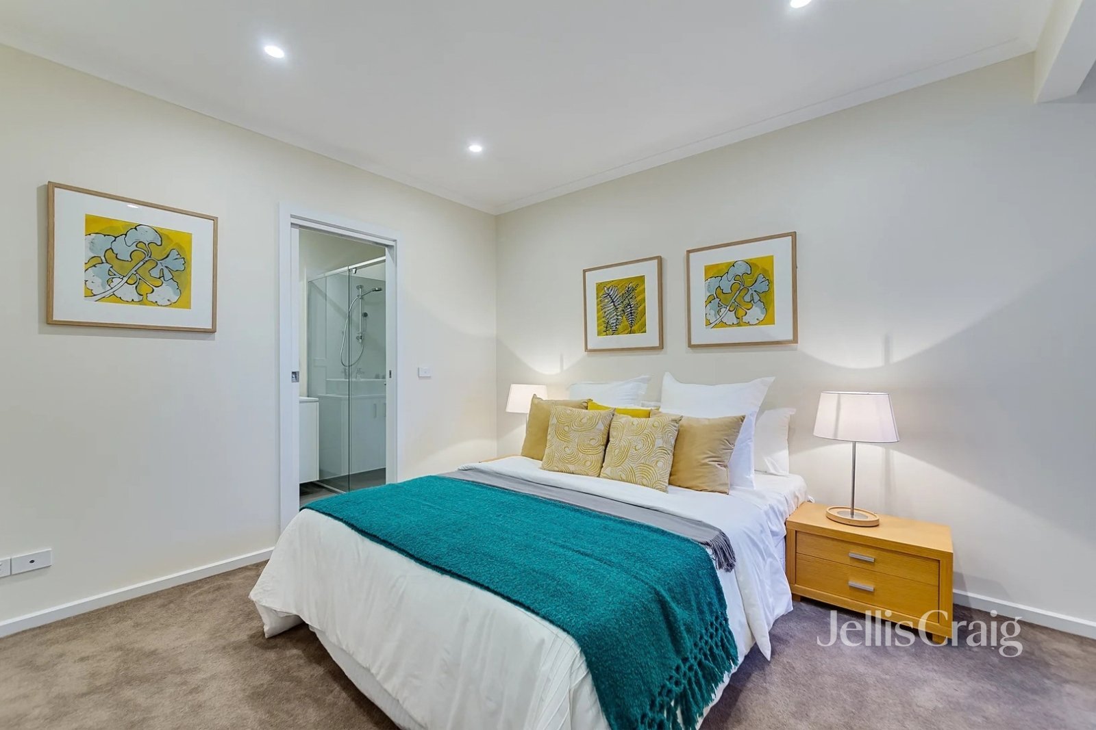 33 Diamond Boulevard, Greensborough image 5