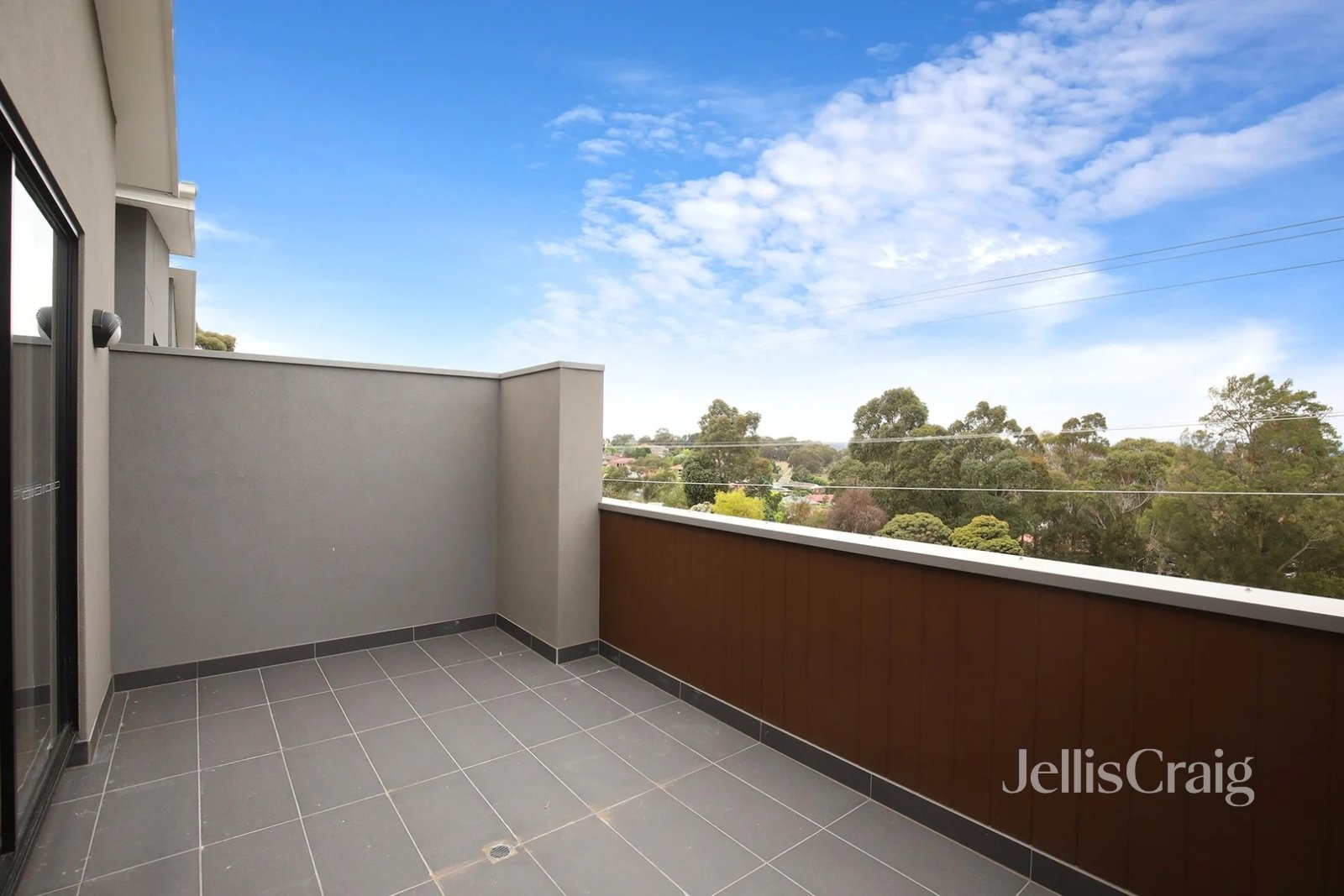 33 Diamond Boulevard, Greensborough image 10