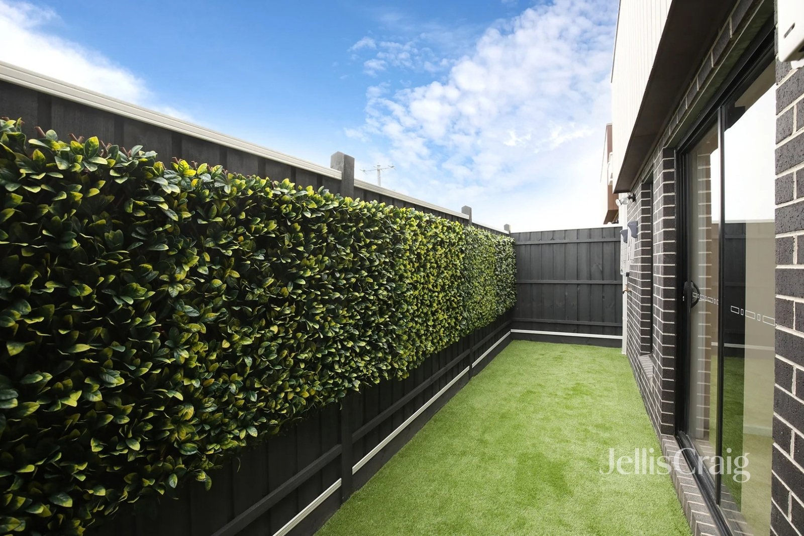 33 Diamond Boulevard, Greensborough image 11