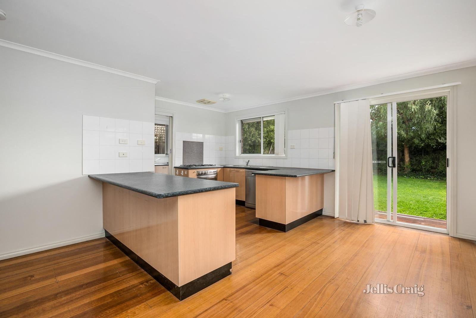 33 Durham Crescent, Hoppers Crossing image 6