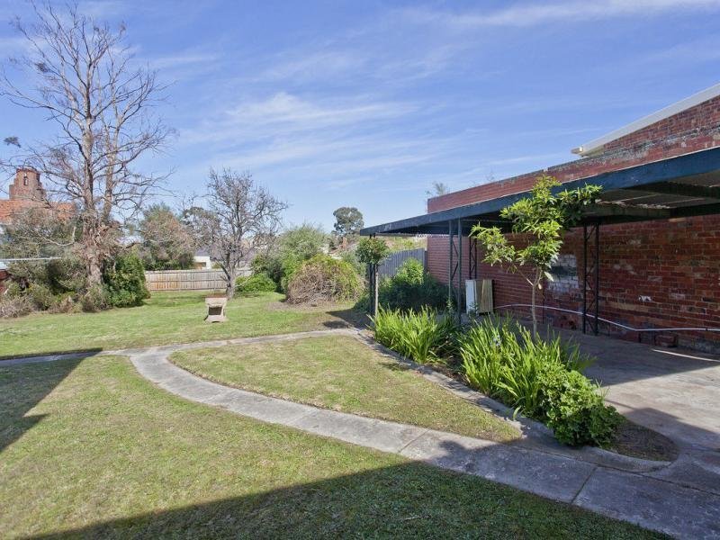 33 Edward Street, Essendon image 8